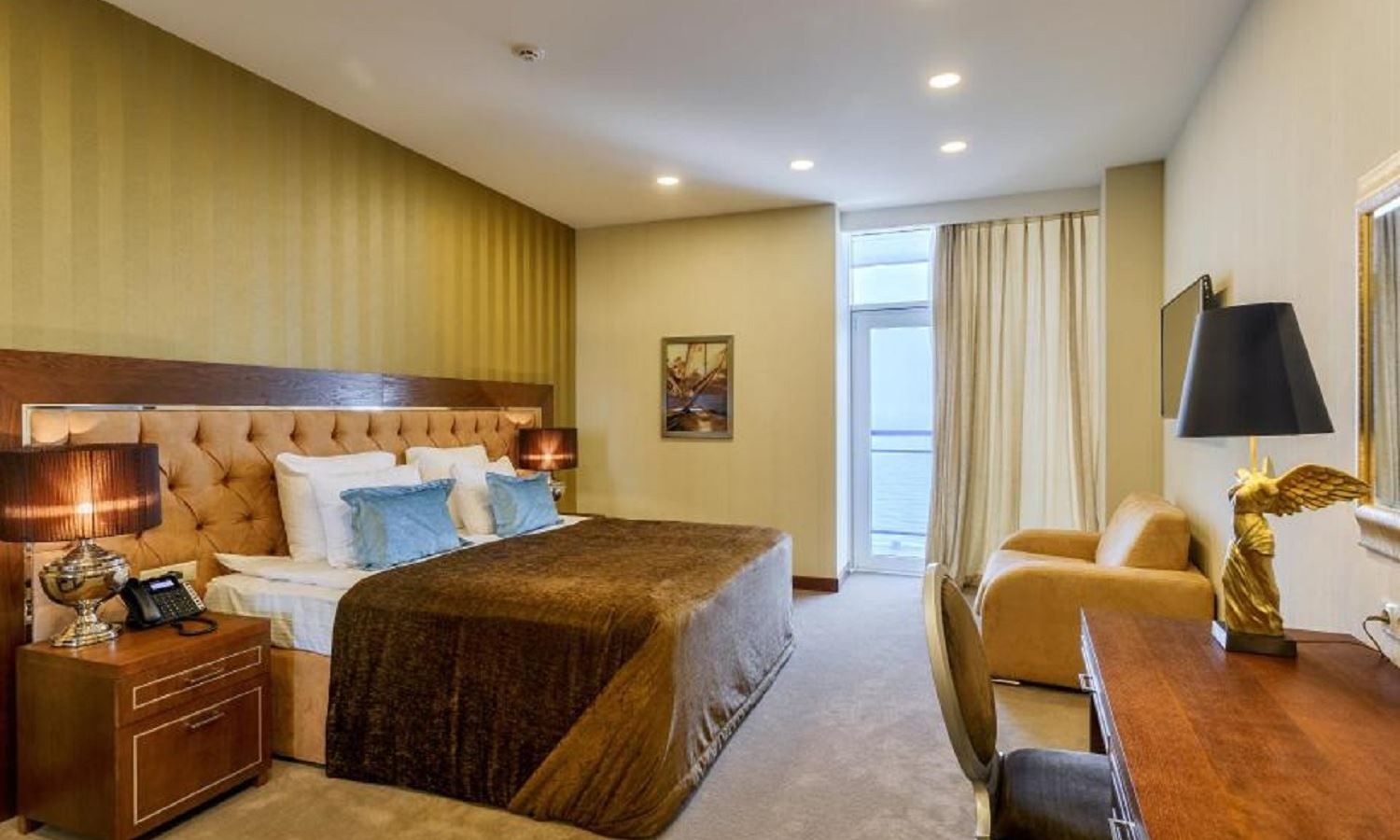 rooms-стандарт-с-видом-на-море-и-балконом