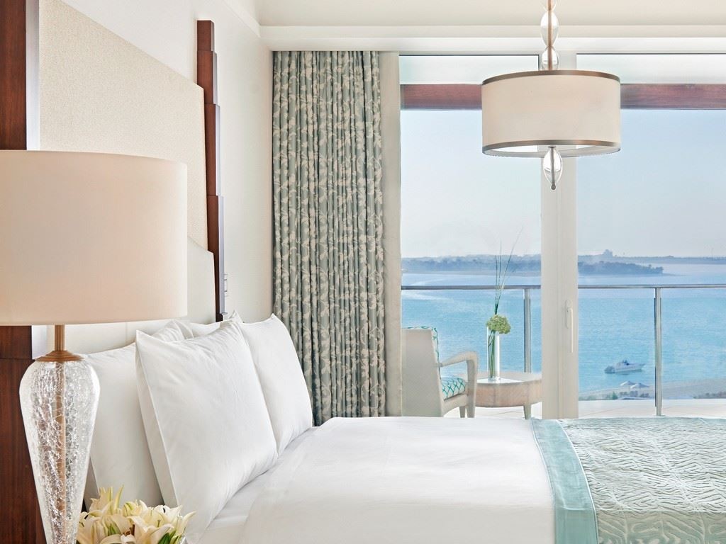 rooms-deluxe-family-room