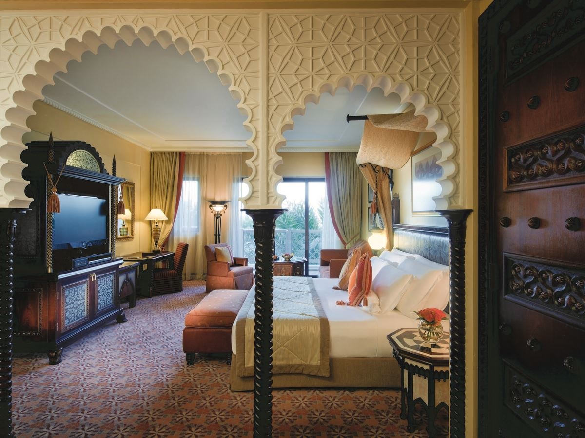 rooms-arabian-club-room