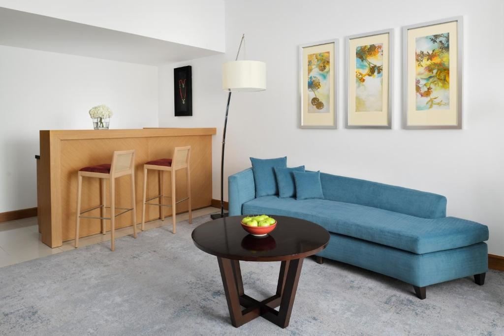 rooms-executive-suite-partial-sea-view-with-balcony