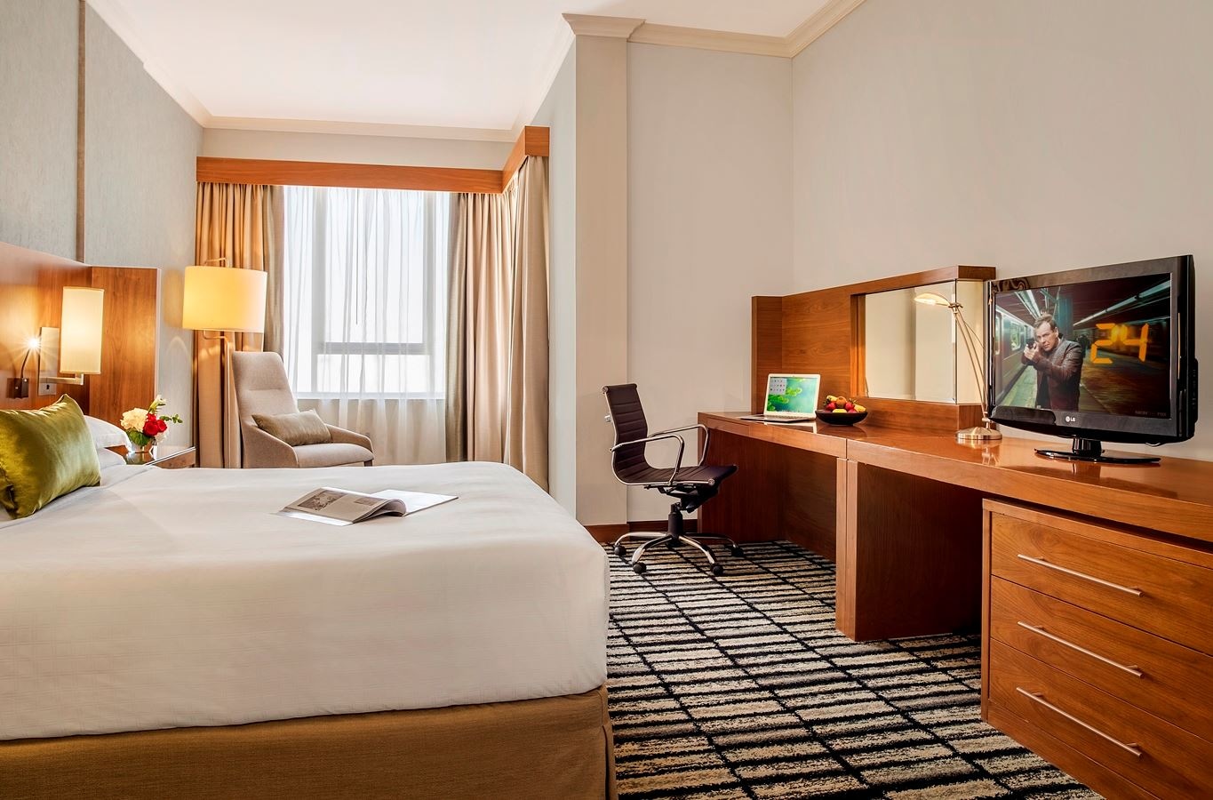 rooms-one-bedroom-suite-with-balcony