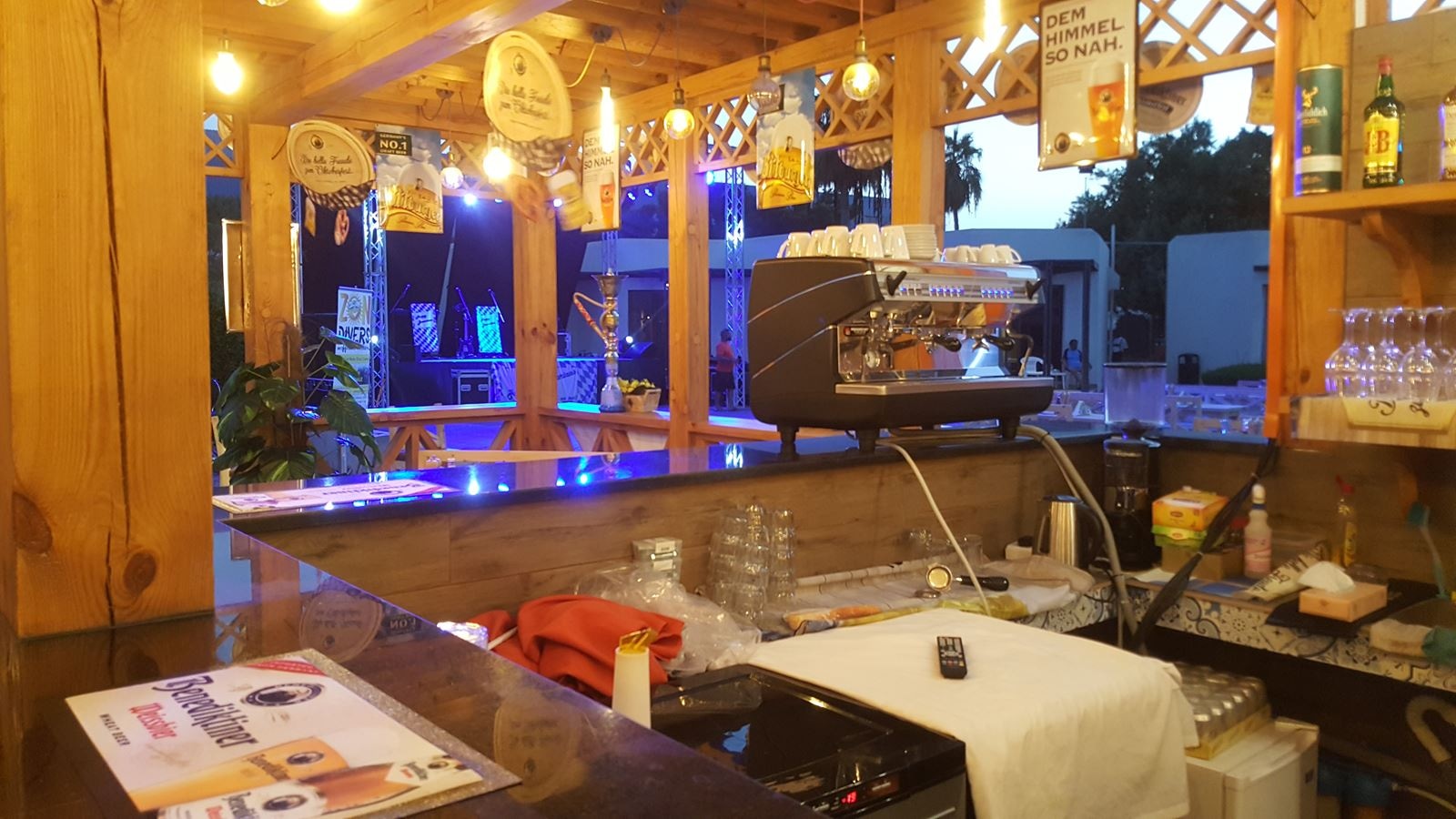 restaurants-biergarten-beach-bar