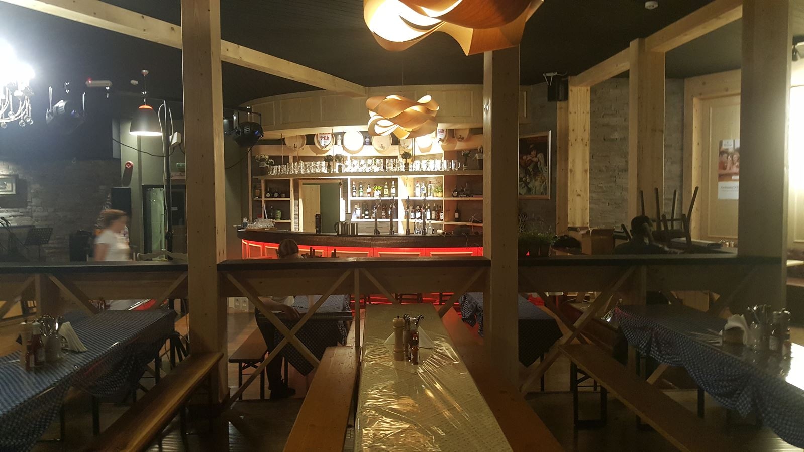 bars-das-brauhaus-german-restaurant