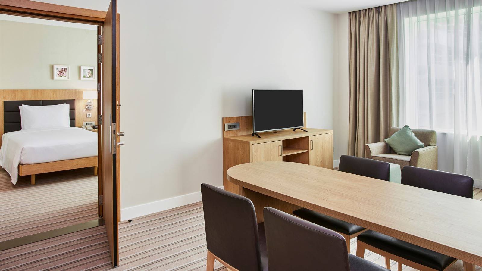 rooms-one-bed-room-suite