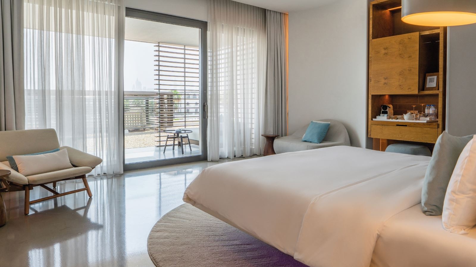 rooms-covet-skyline-view-room