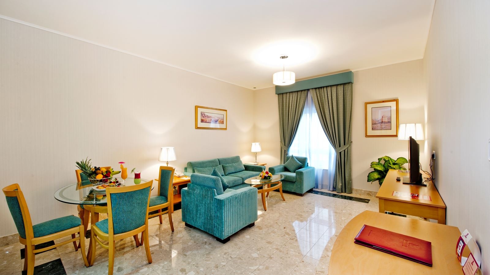 rooms-1-broom-deluxe-suite