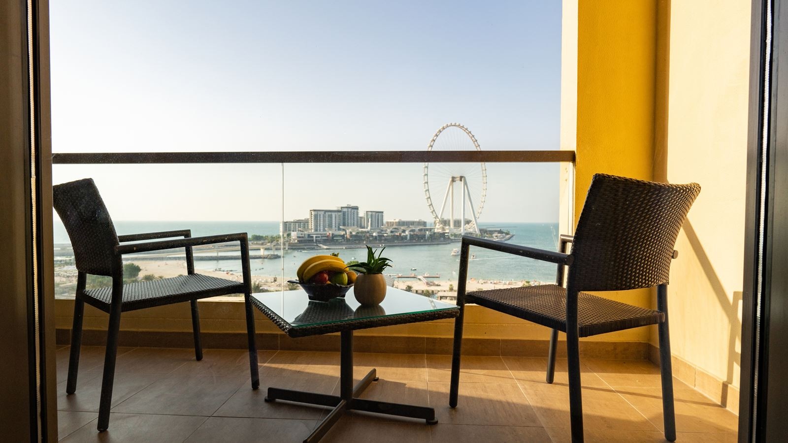 rooms-sea-front-view-room-w-balcony