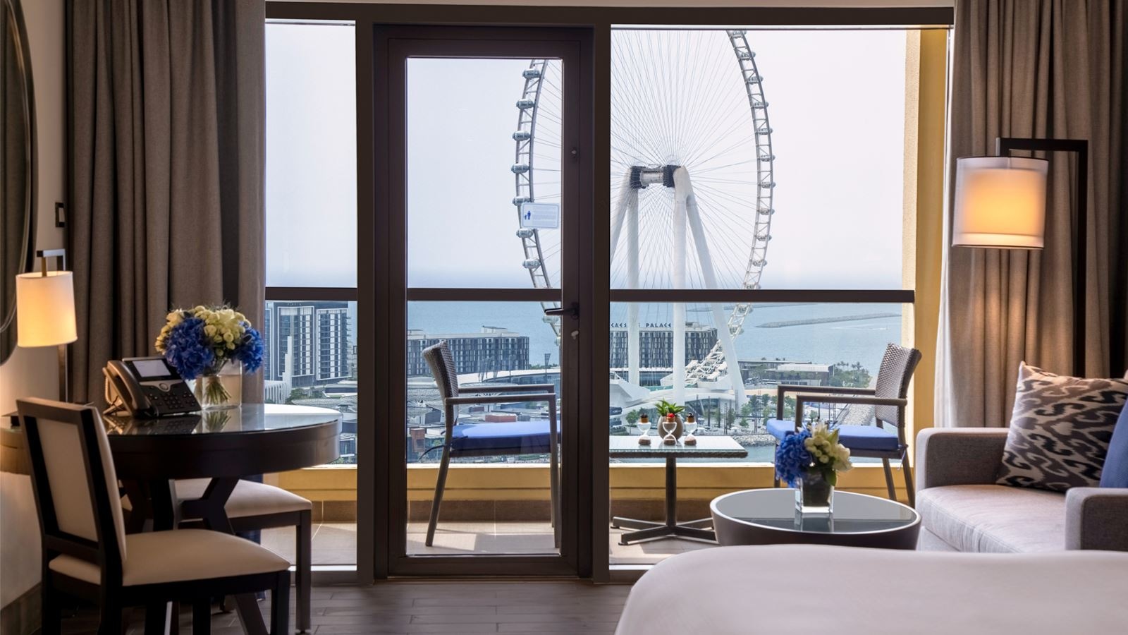 rooms-sea-front-club-rotana-room-w-balcony