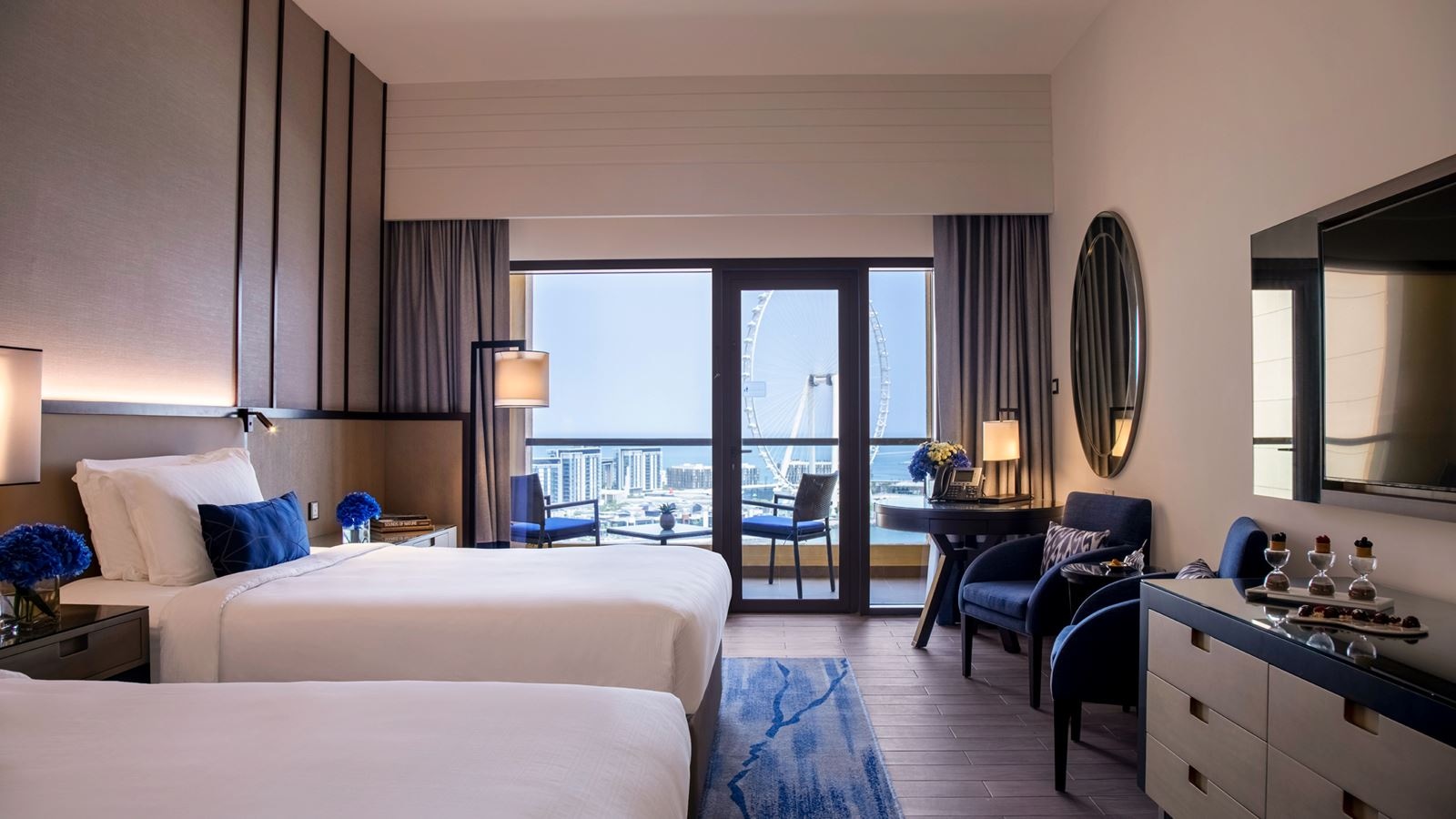 rooms-sea-front-club-rotana-room-w-balcony