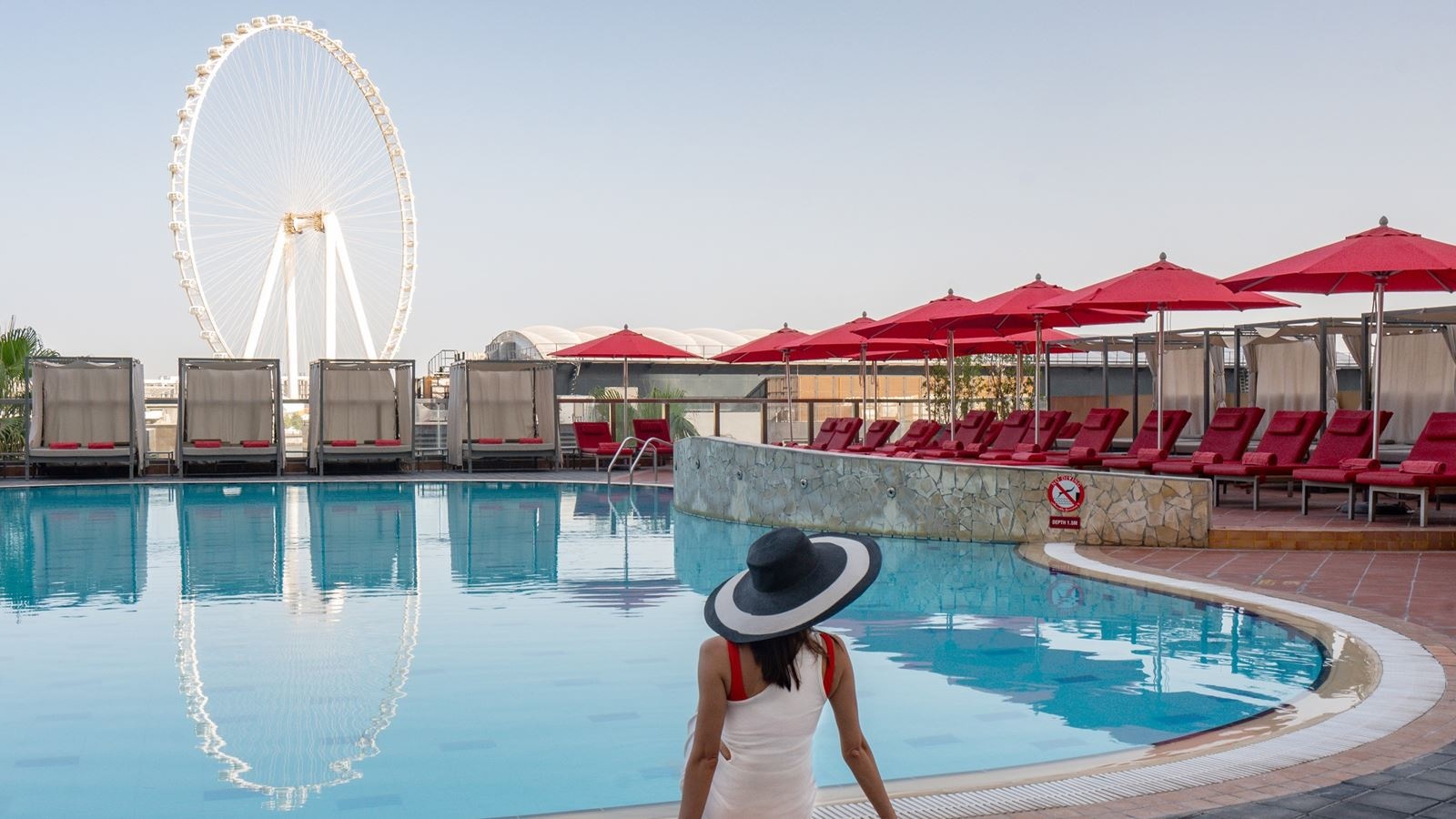 restaurants-sun-deck-pool-bar