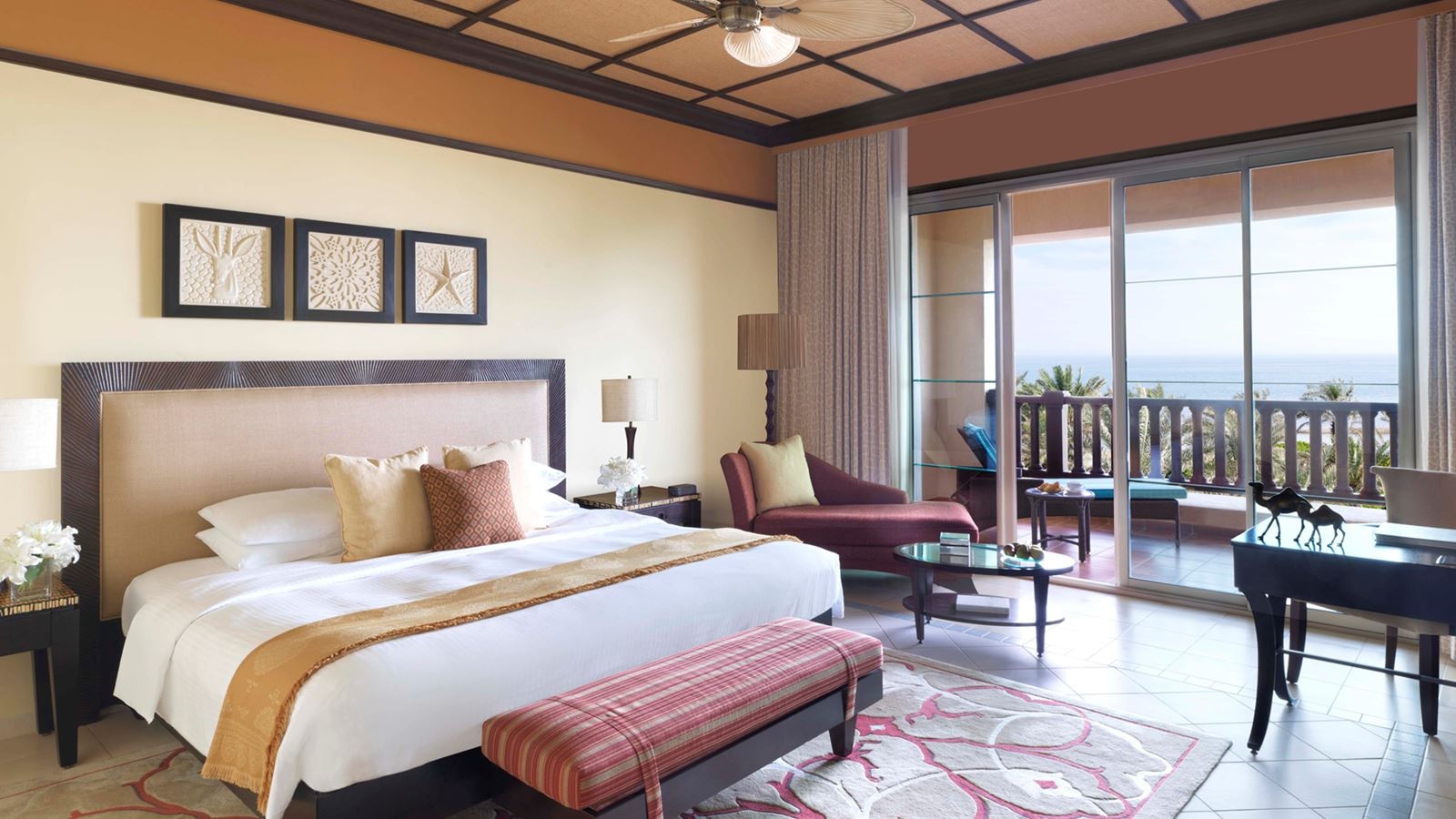 rooms-deluxe-sea-view-room