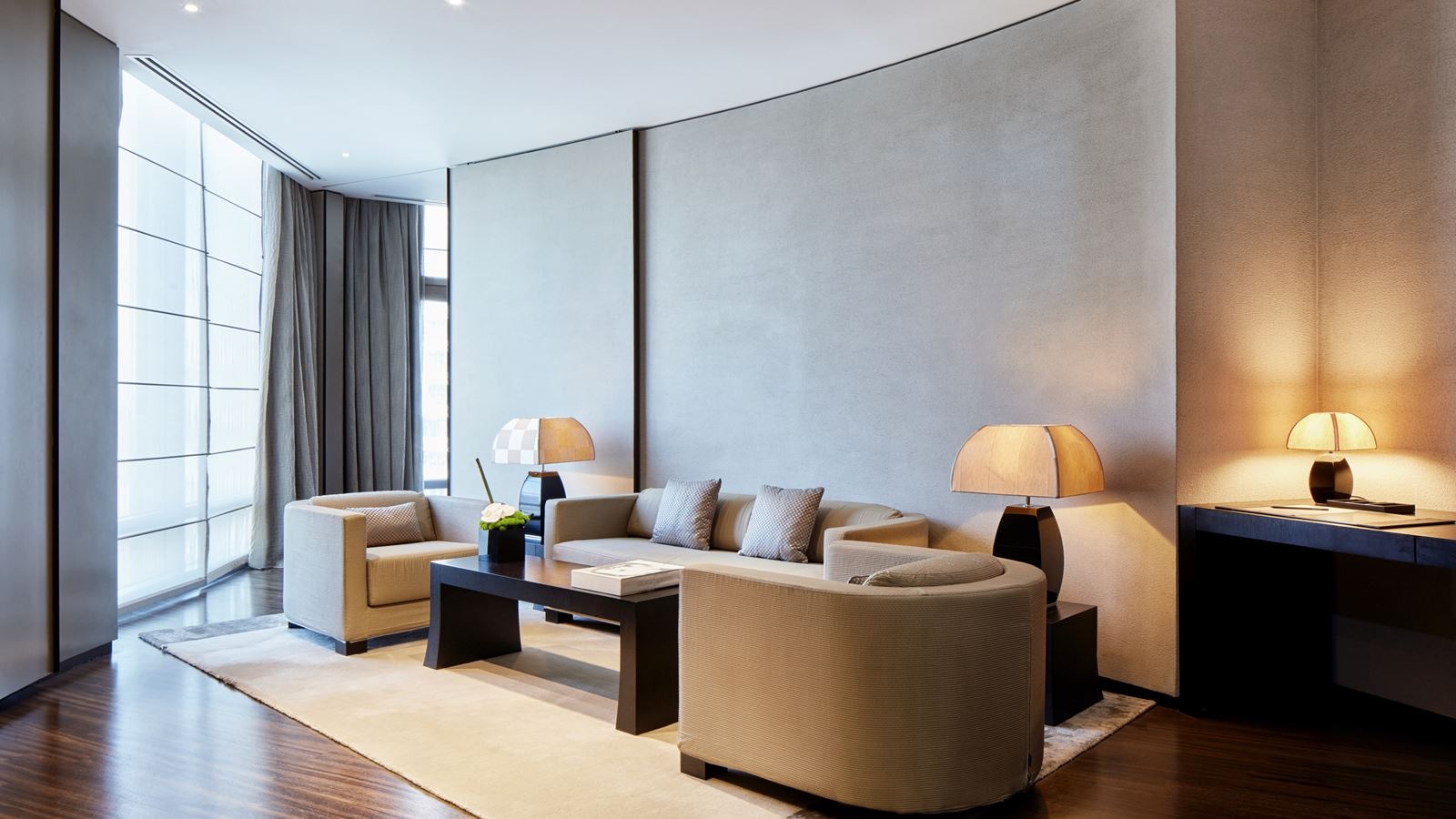 rooms-armani-executive-suite