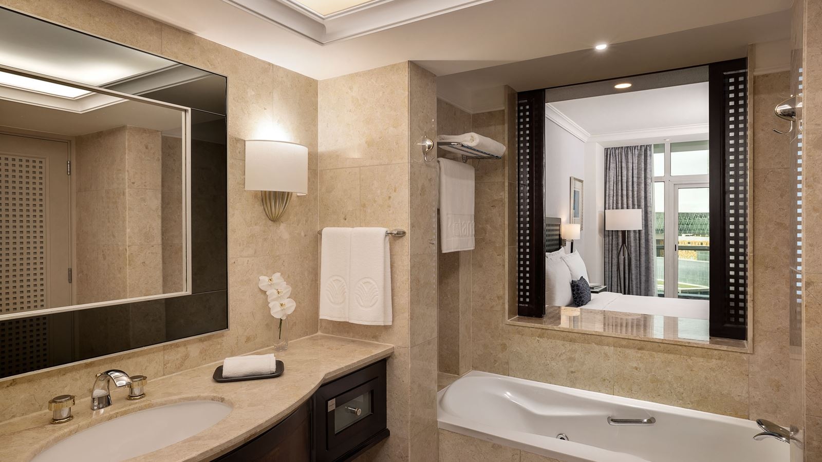 rooms-spacious-sea-view-room-with-balcony-and-lounge-access