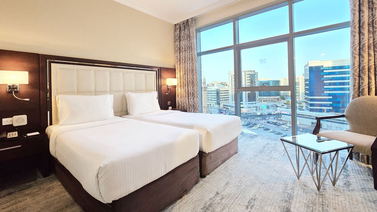 rooms-superior-room-city-view