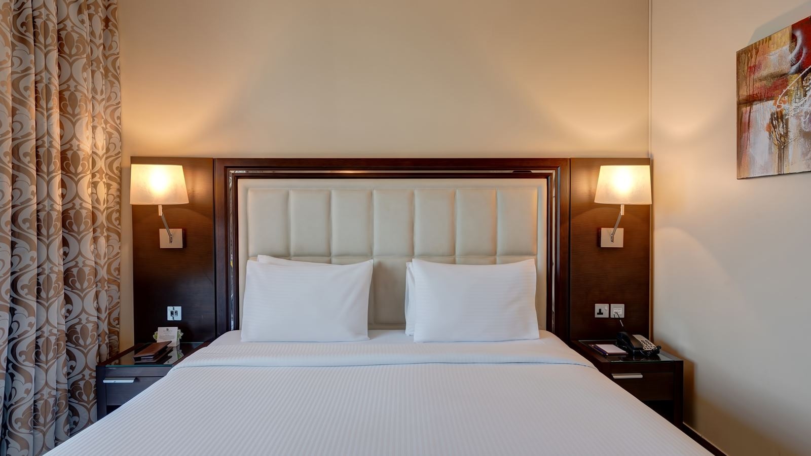 rooms-deluxe-one-bedroom-suite-creek-view