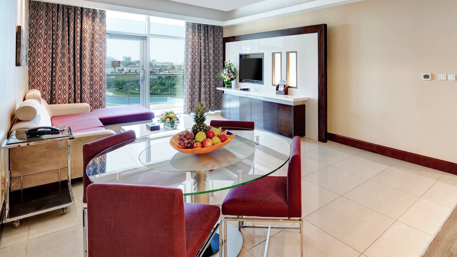 rooms-deluxe-one-bedroom-suite-creek-view