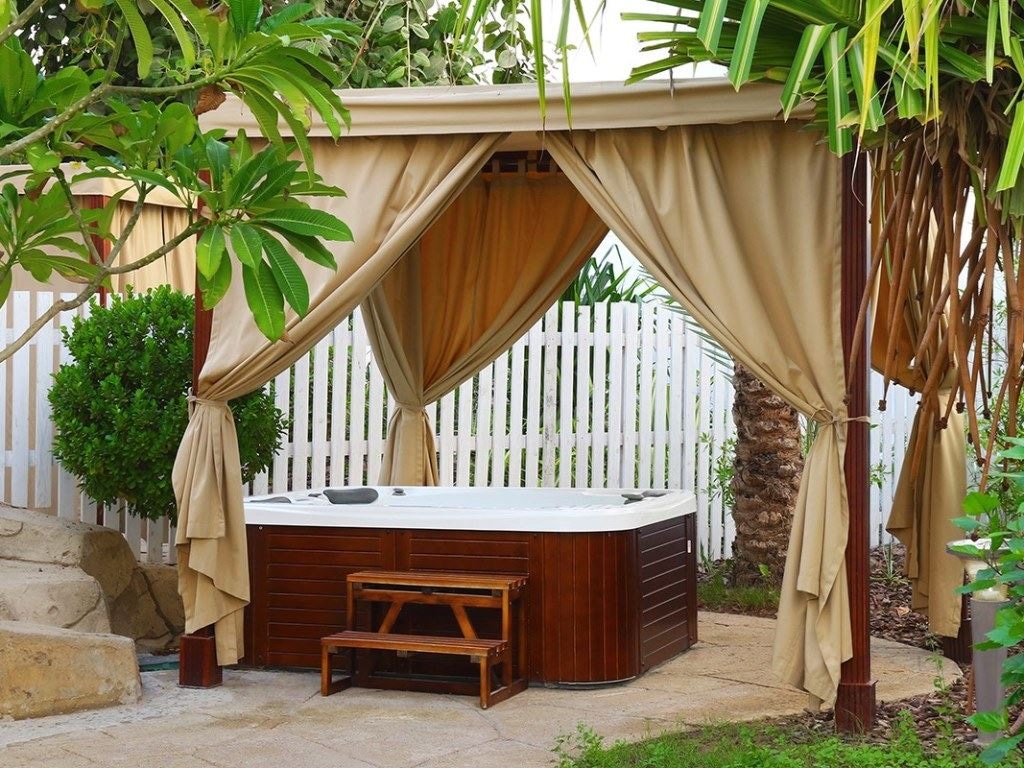 rooms-suite-outside-jacuzzi