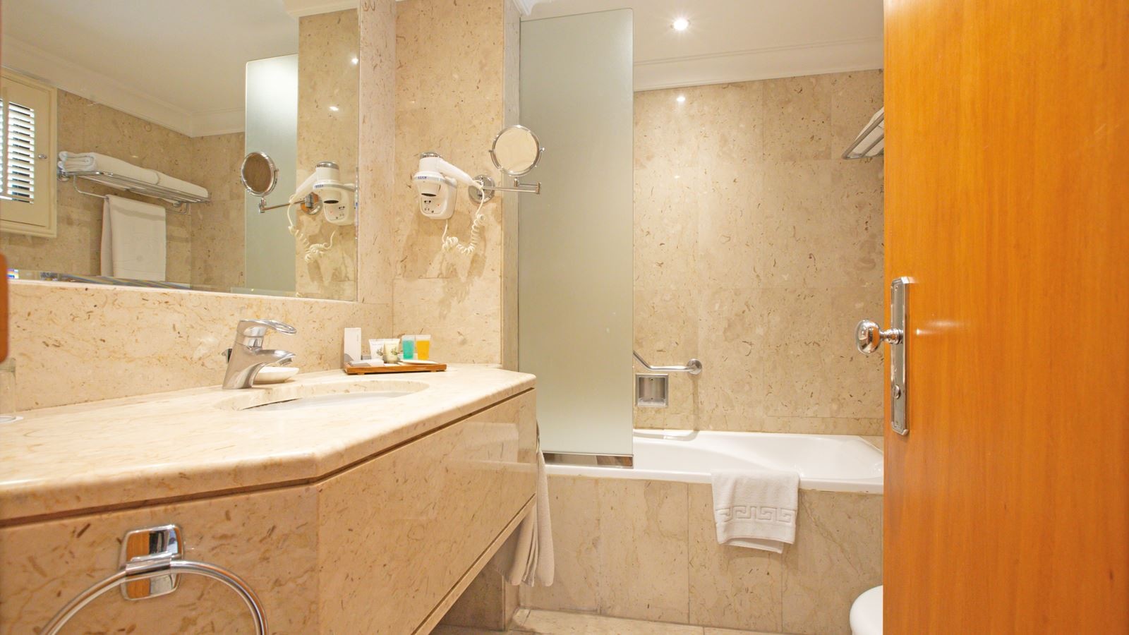 rooms-executive-suite