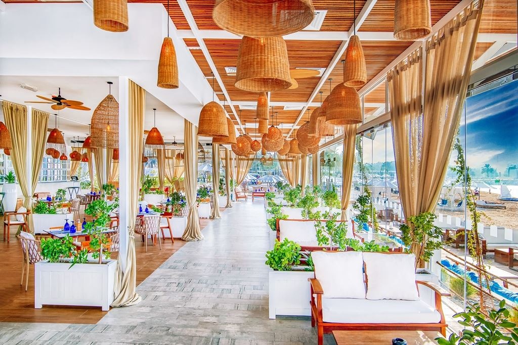 restaurants-west-bay-lounge