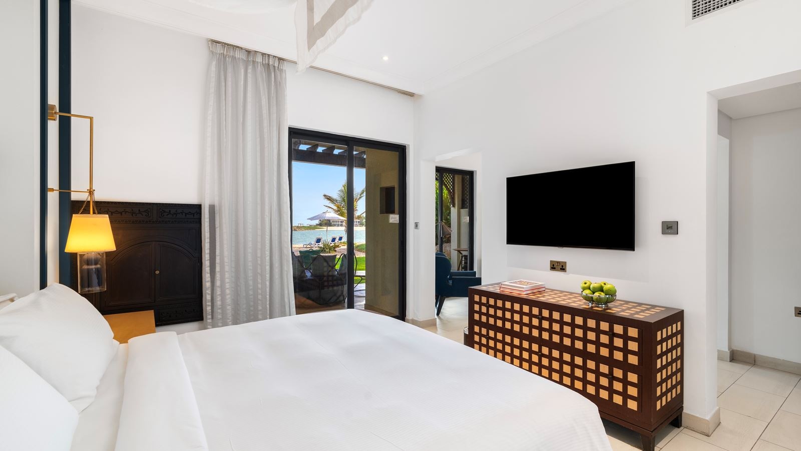 rooms-one-bedroom-premium-suite-beach-access