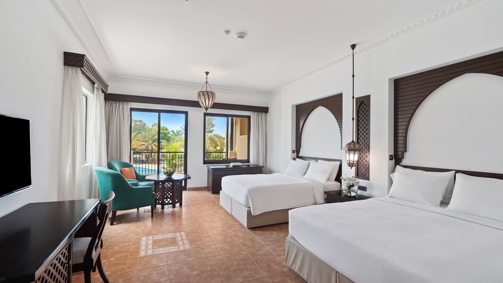 rooms-family-room-pool-view