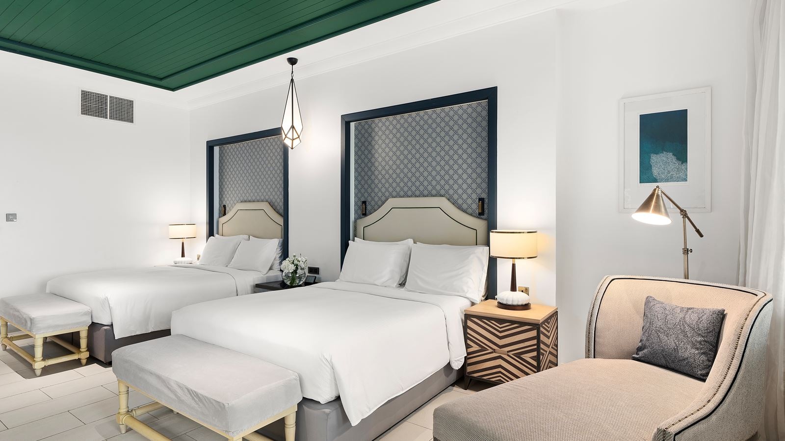 rooms-family-room-beach-front