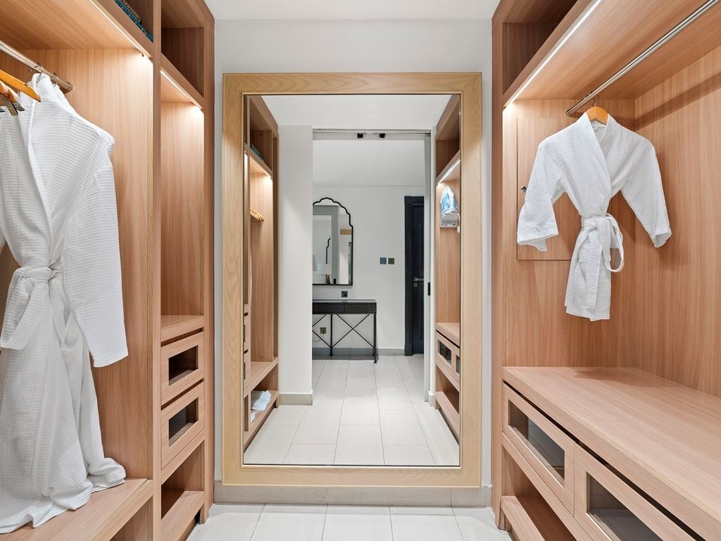 rooms-family-room-beach-access