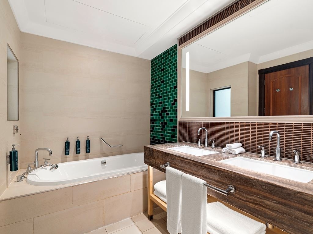 rooms-family-room-beach-access