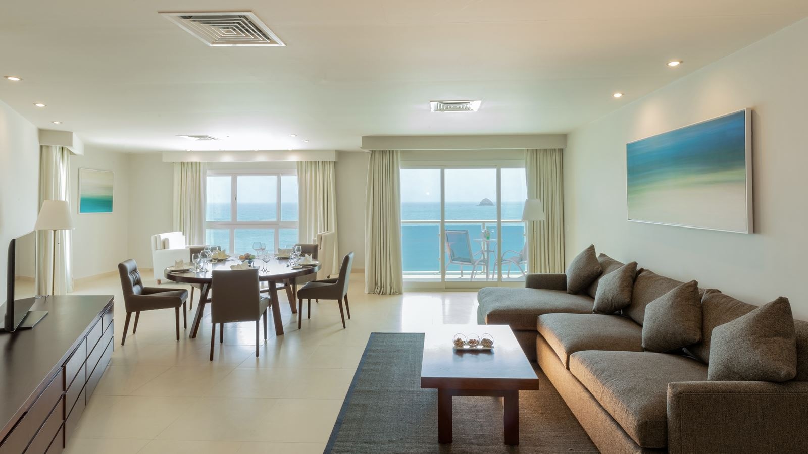 rooms-2-bedroom-suite-with-sea-view--balcony