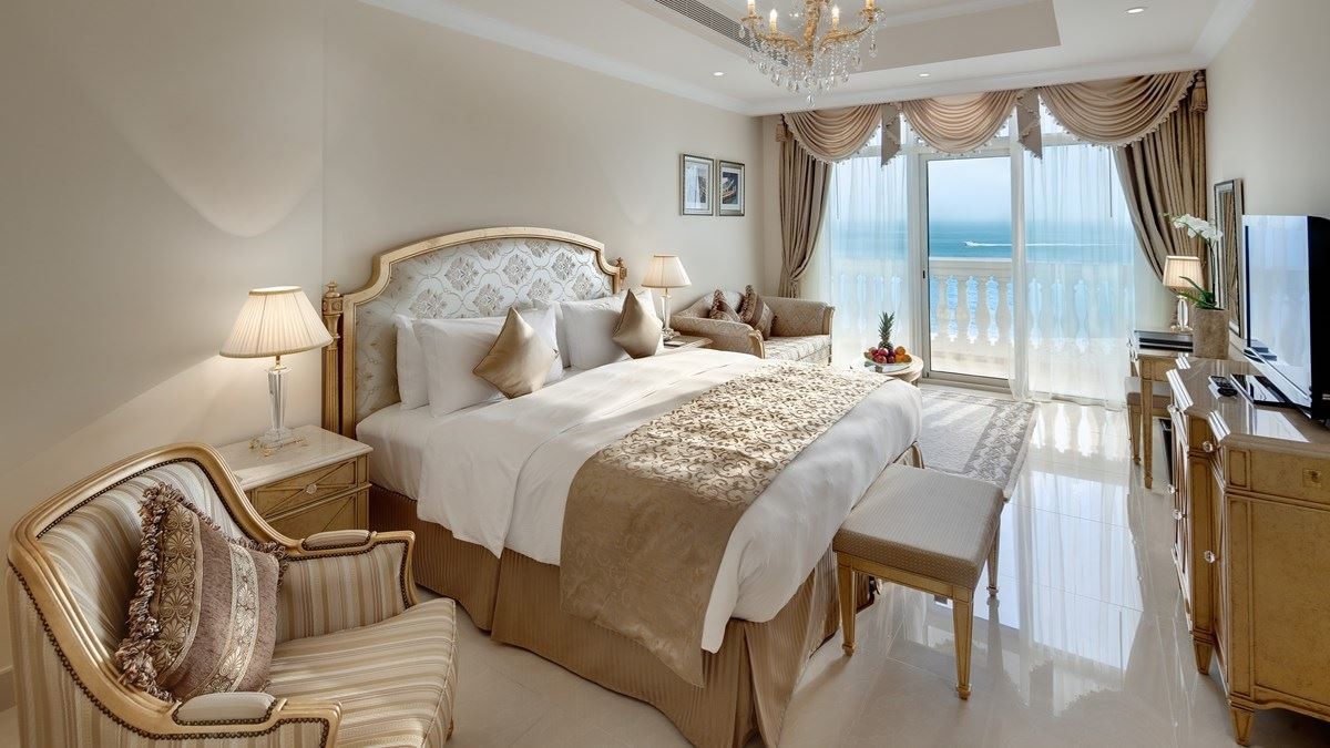 rooms-3-bedroom-family-suite