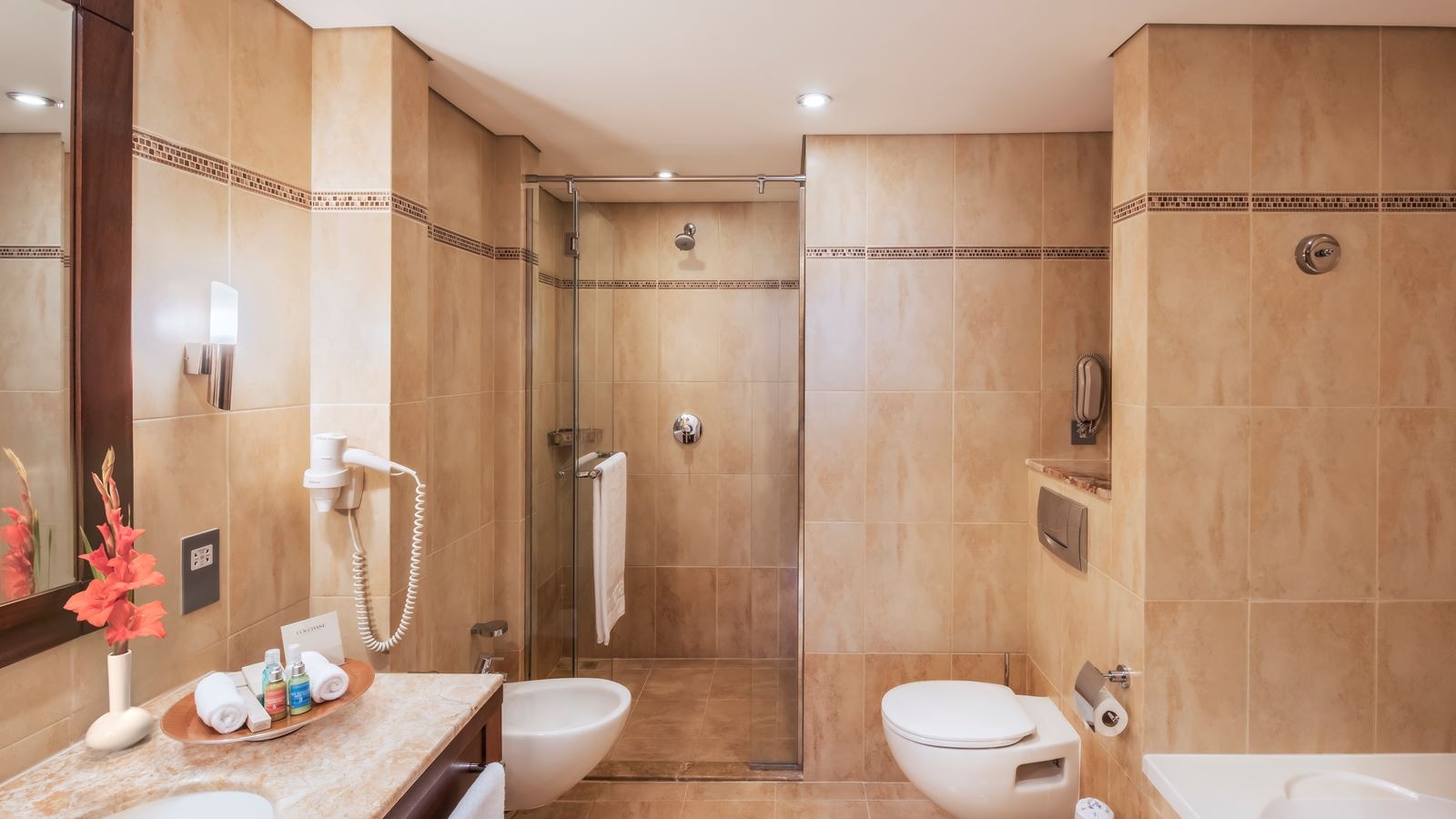 rooms-family-room-w-kitchenette--balcony