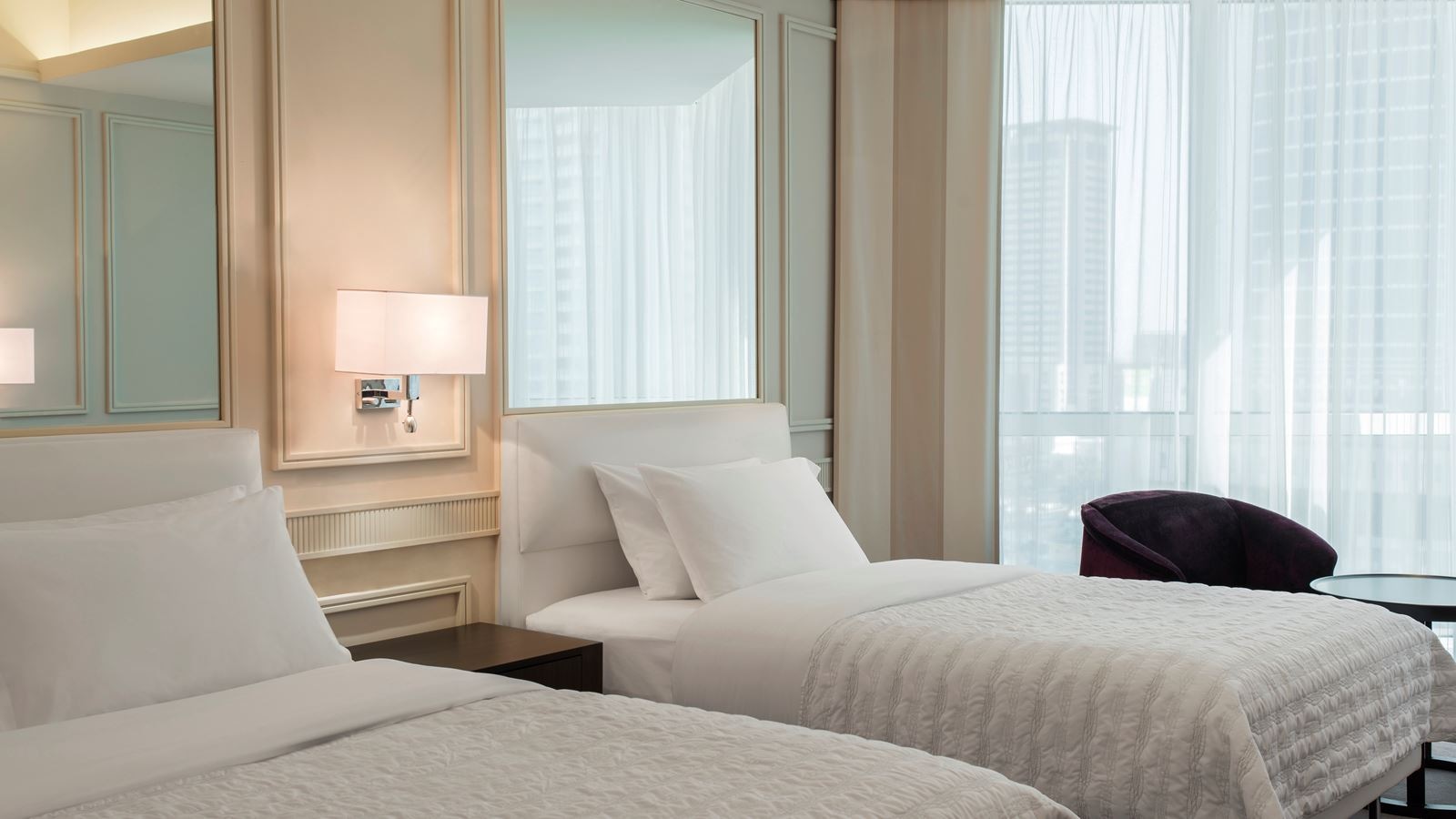 rooms-deluxe-room-skyline