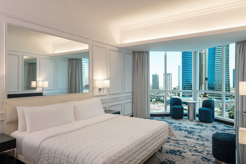 rooms-deluxe-room-skyline