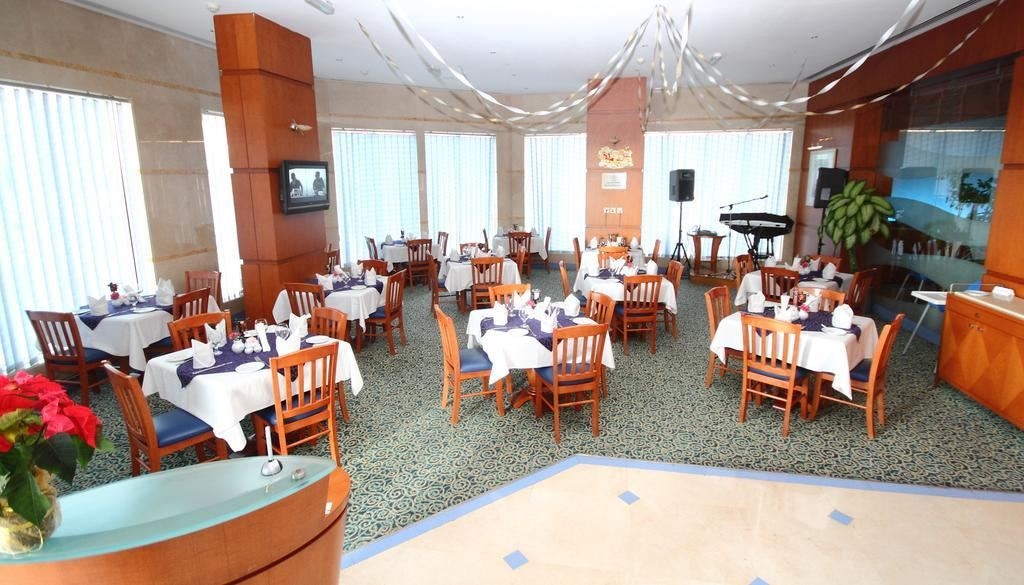 restaurants-main-restaurant--harbor-restaurant