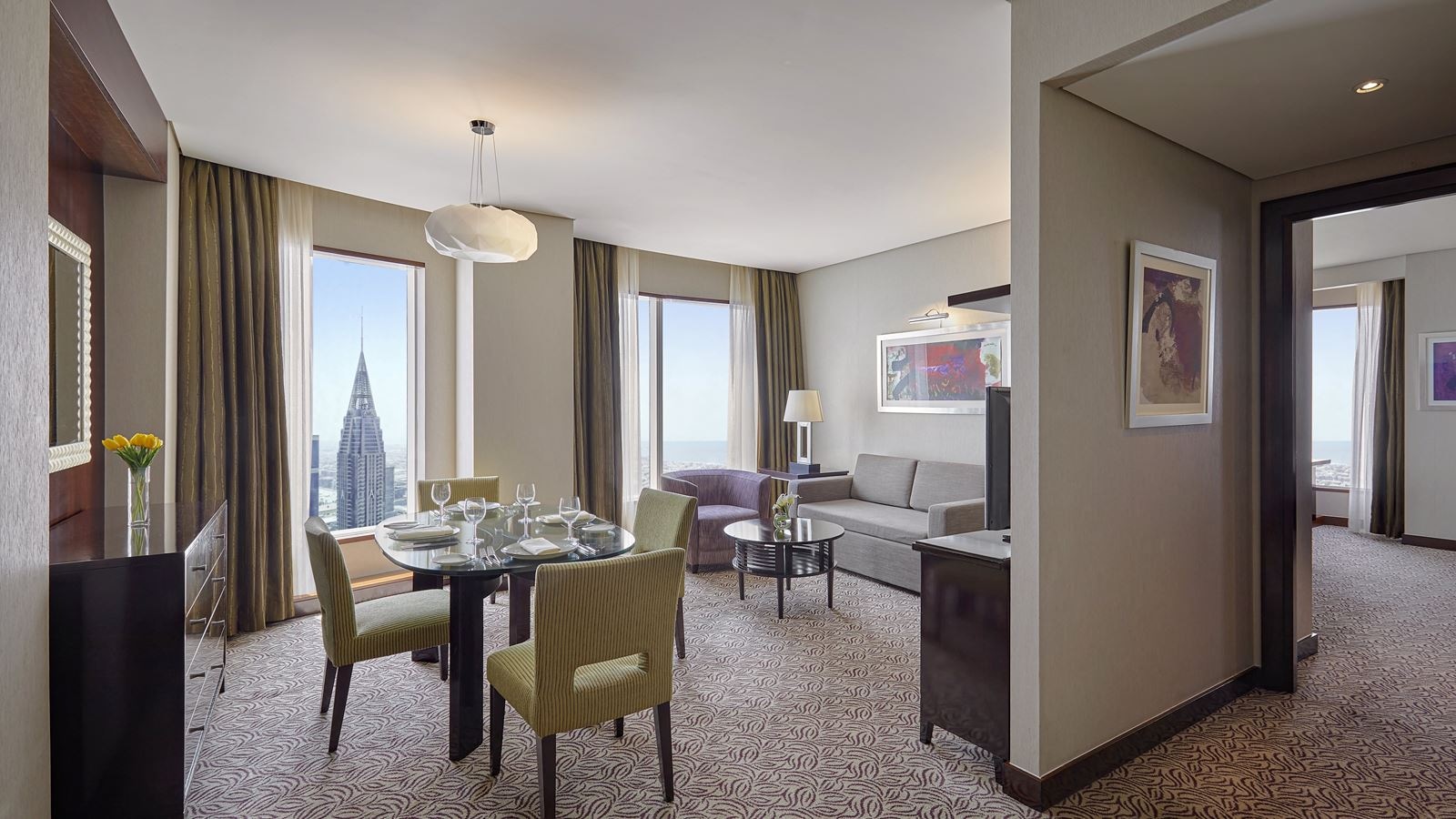 rooms-spacious-family-room