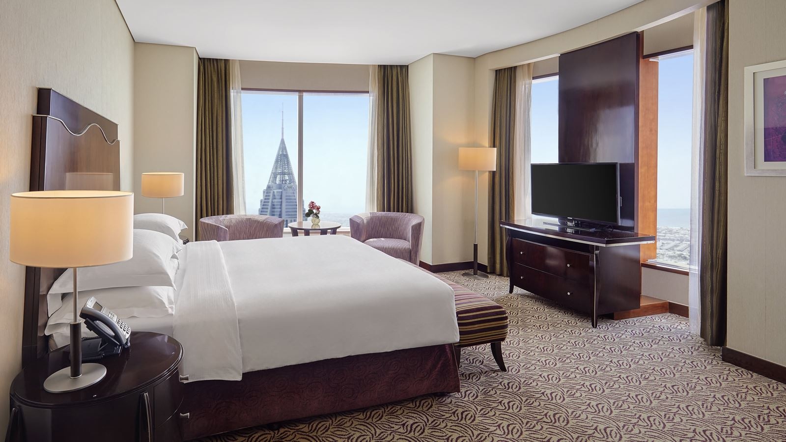 rooms-spacious-family-room