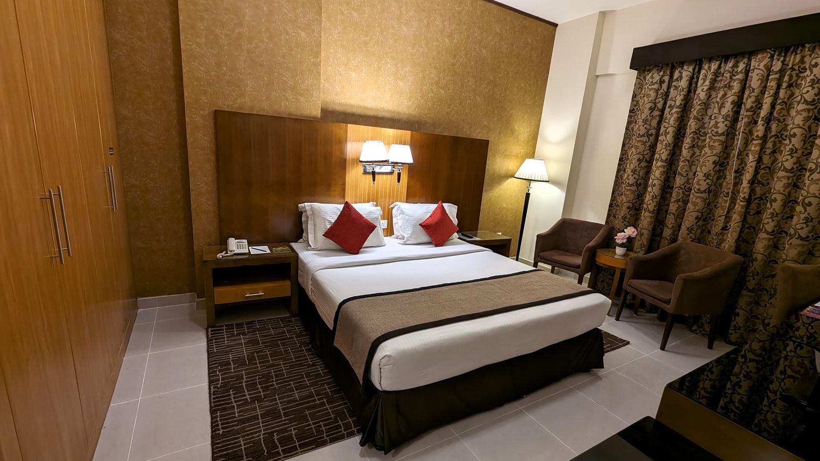 rooms-deluxe-room-with-kitchen