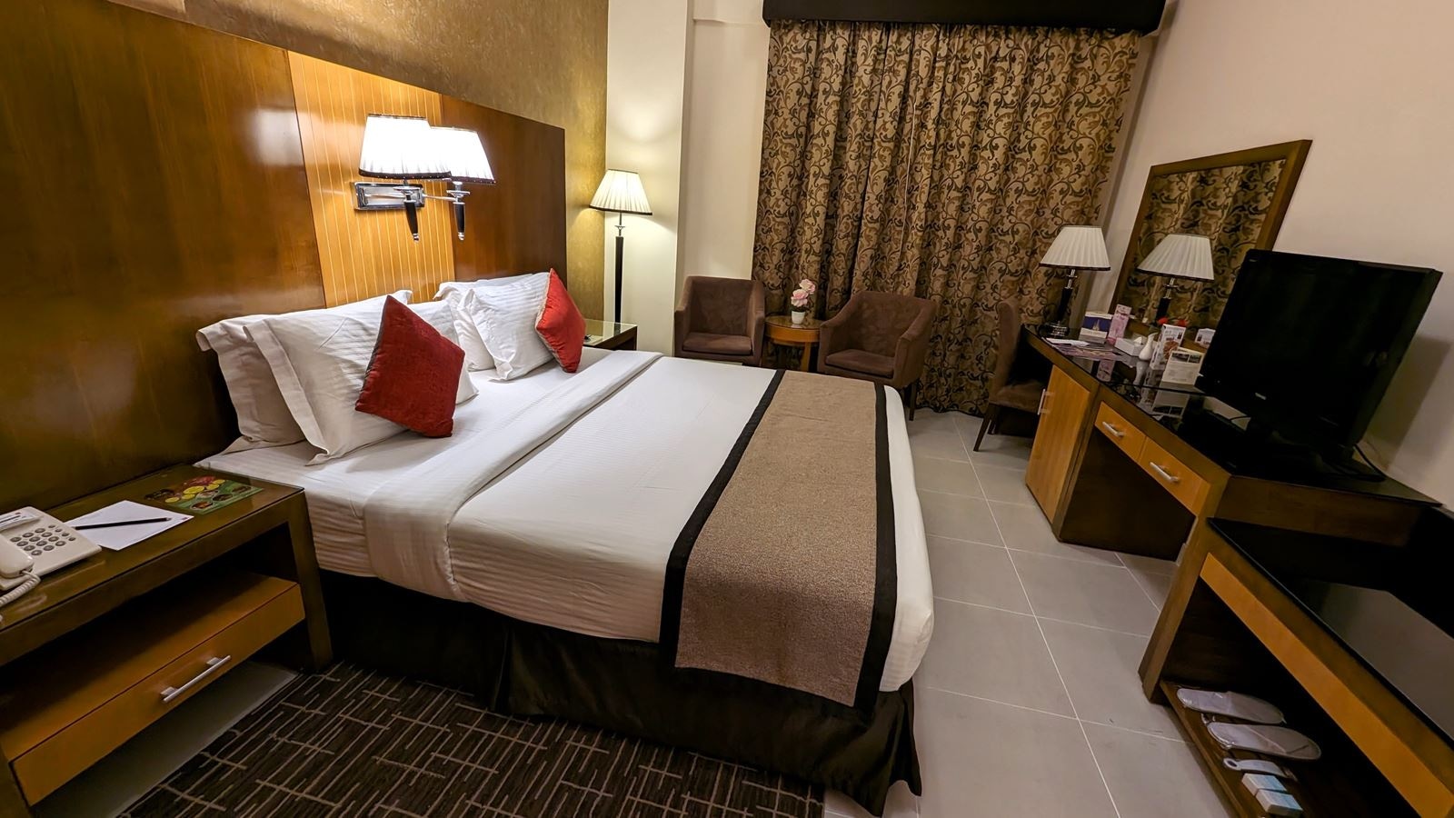 rooms-deluxe-room-with-kitchen