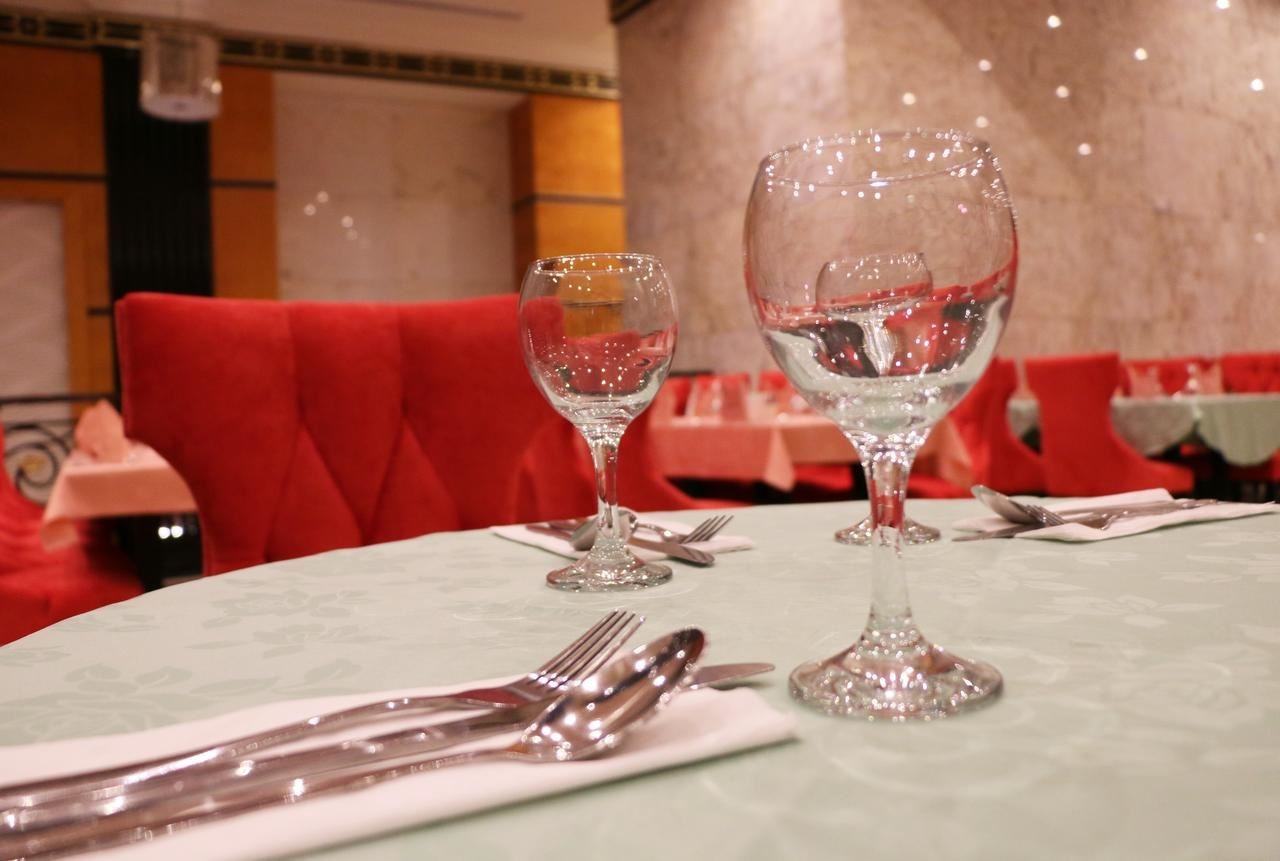 restaurants-desert-rose-restaurant