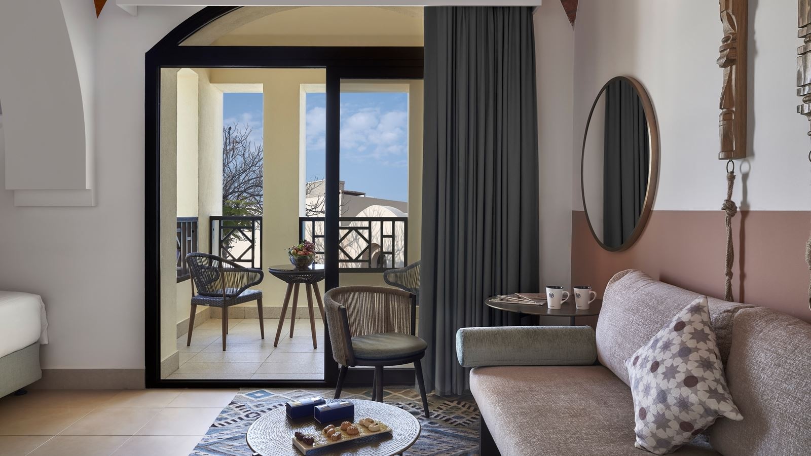 rooms-guest-room-king-or-twin