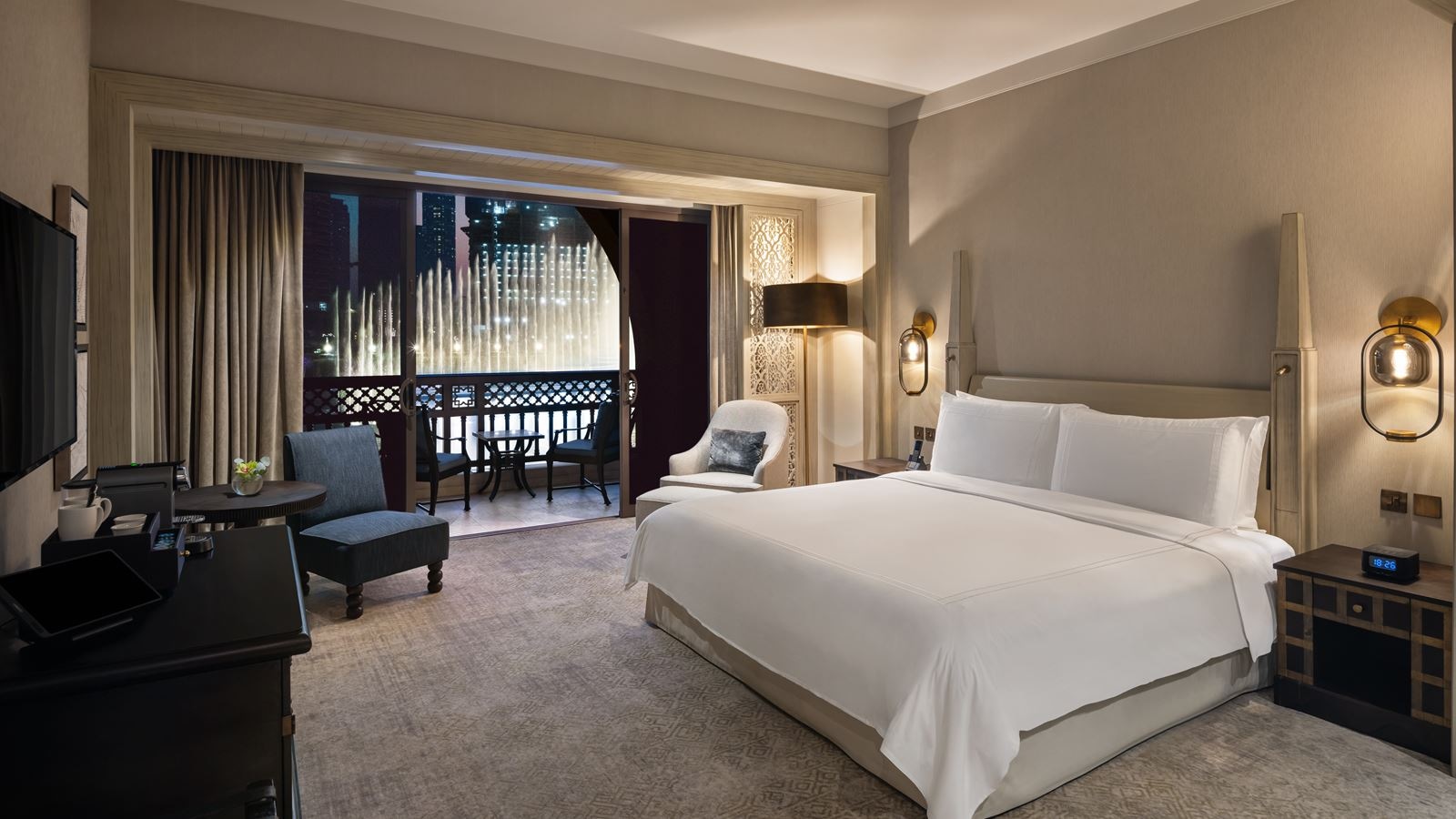 rooms-deluxe-fountain-view-room