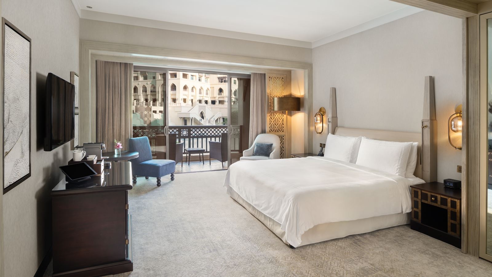 rooms-palace-lake-view-room