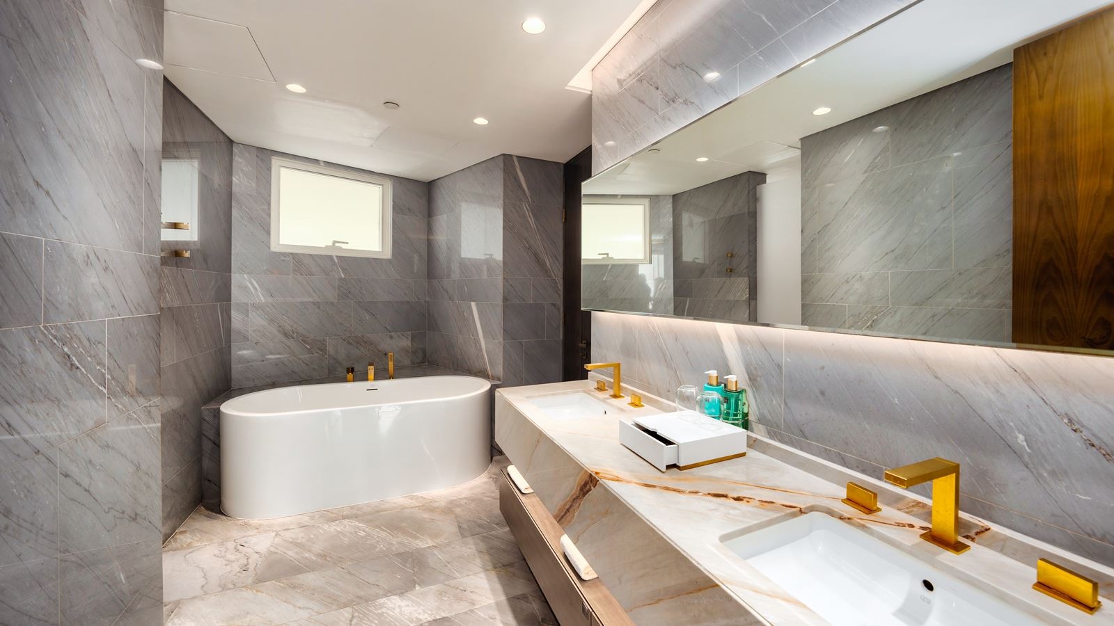 rooms-4-bed-|-xl-terrace--pool-suite