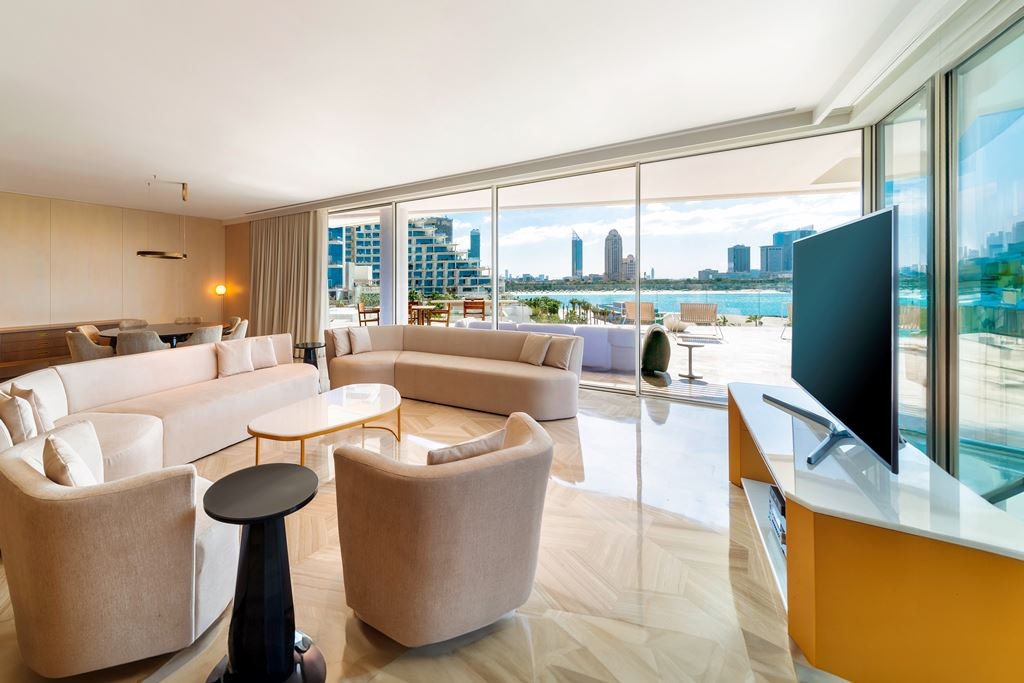 rooms-4-bed-|-xl-terrace--pool-suite