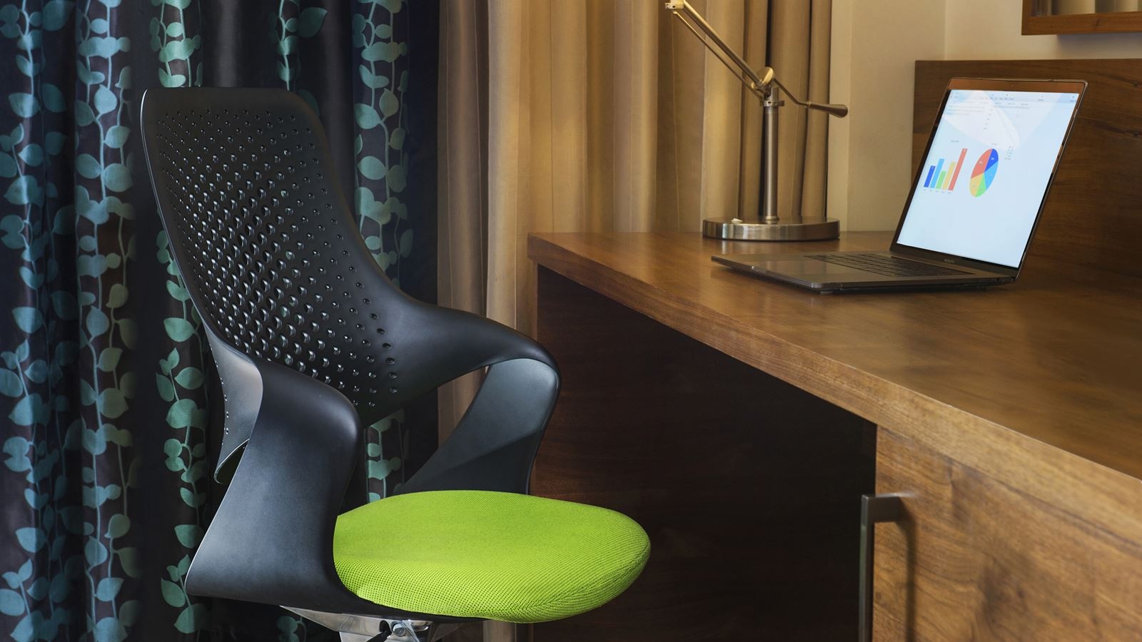 rooms-guest-room-king