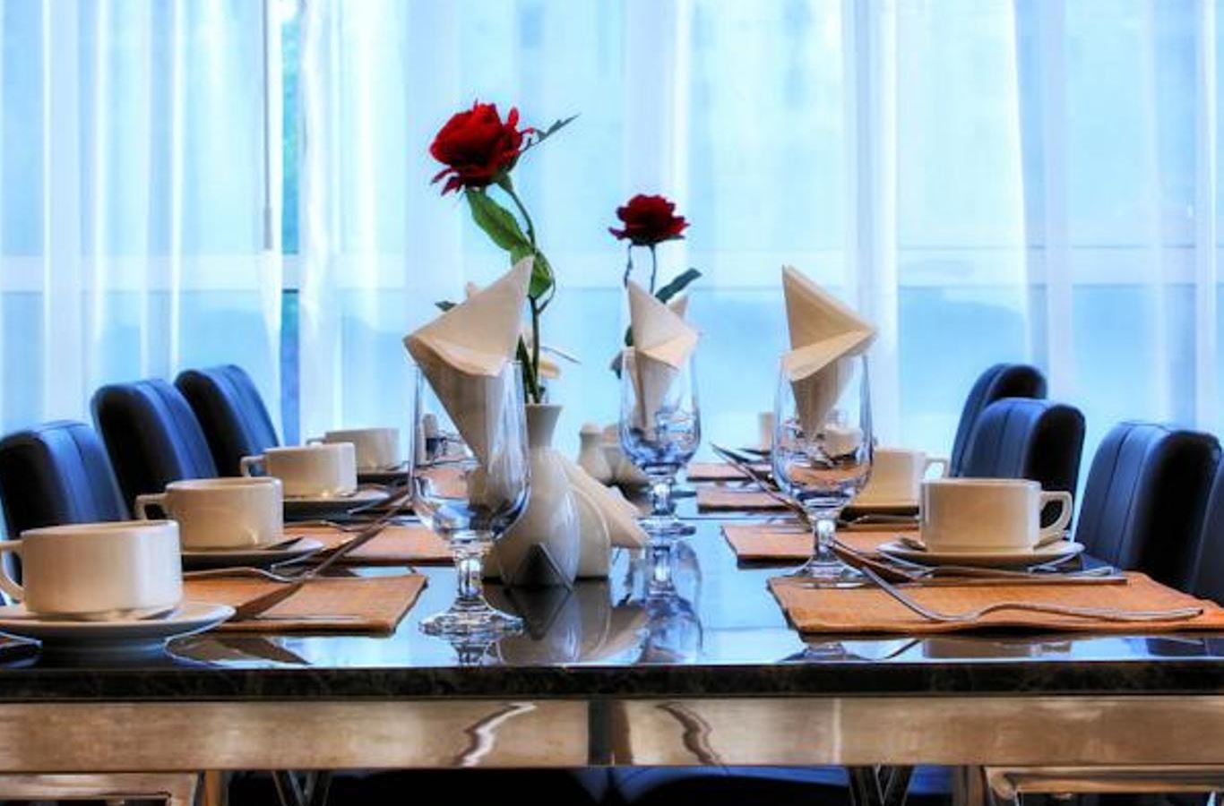 restaurants-paragon-hotel-apartments-restaurant