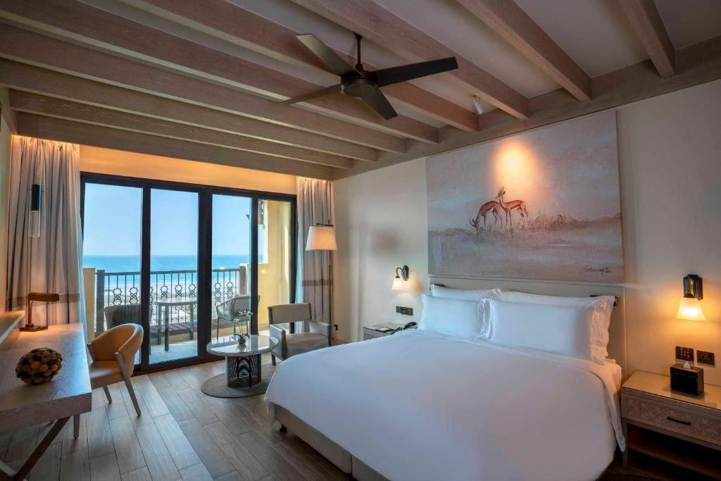 rooms-one-bedroom-sea-view-suite-with-balcony