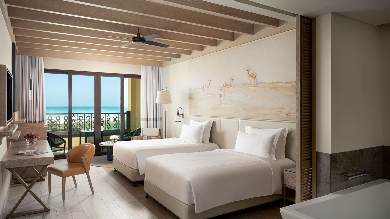 rooms-sea-view-room-with-lounge-access-and-balcony