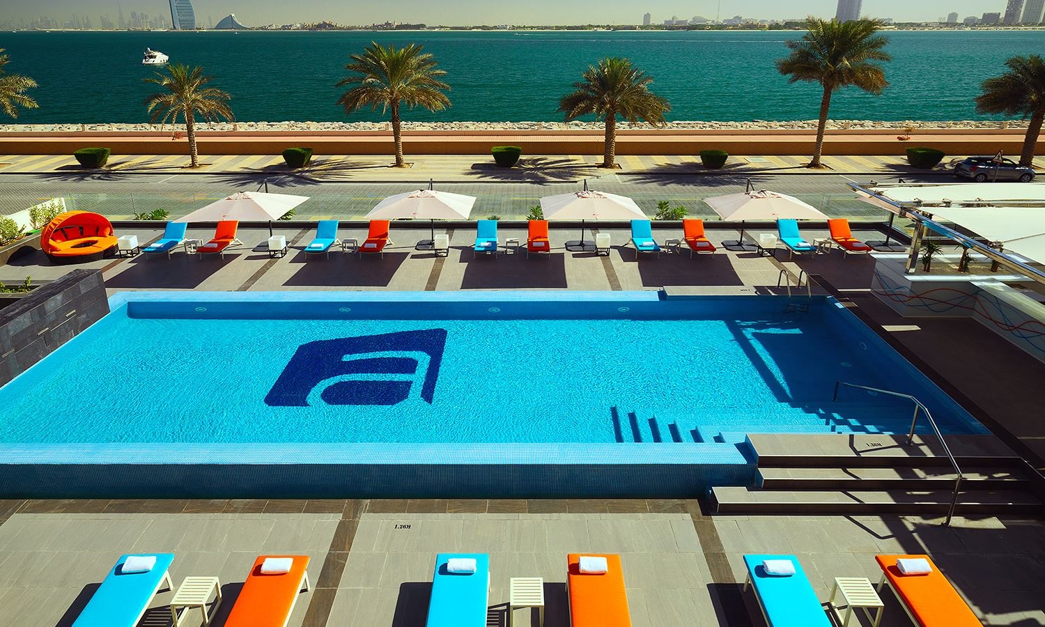 bars-splash-pool-bar