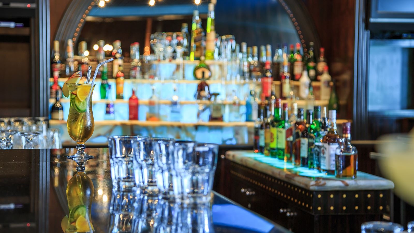 bars-lattitude-bar-and-restaurant